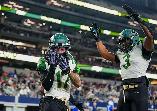 With famed AT&T Stadium as the backdrop, DeSoto put on a show in the final high school football game of the season in Texas --- and nationally. (PHOTO: Alex Garza)
