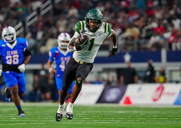 Ethan Feaster showed why he is one of the most highly-prized wide receiver recruits in the Class of 2026, catching 10 passes for 167 yards and two touchdowns in DeSoto's championship game triumph. (PHOTO: Alex Garza)