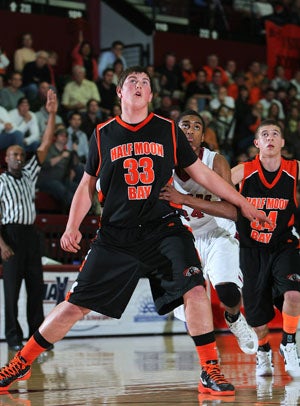 Rico Nuno was a starter for Half Moon Bay 
as a sophomore and is now the team's 
leading scorer. 