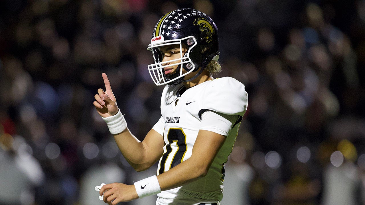 High school football: Behind freshman phenom Julian Lewis, No. 25 Carrollton upsets No. 21 Colquitt County in Georgia semifinals