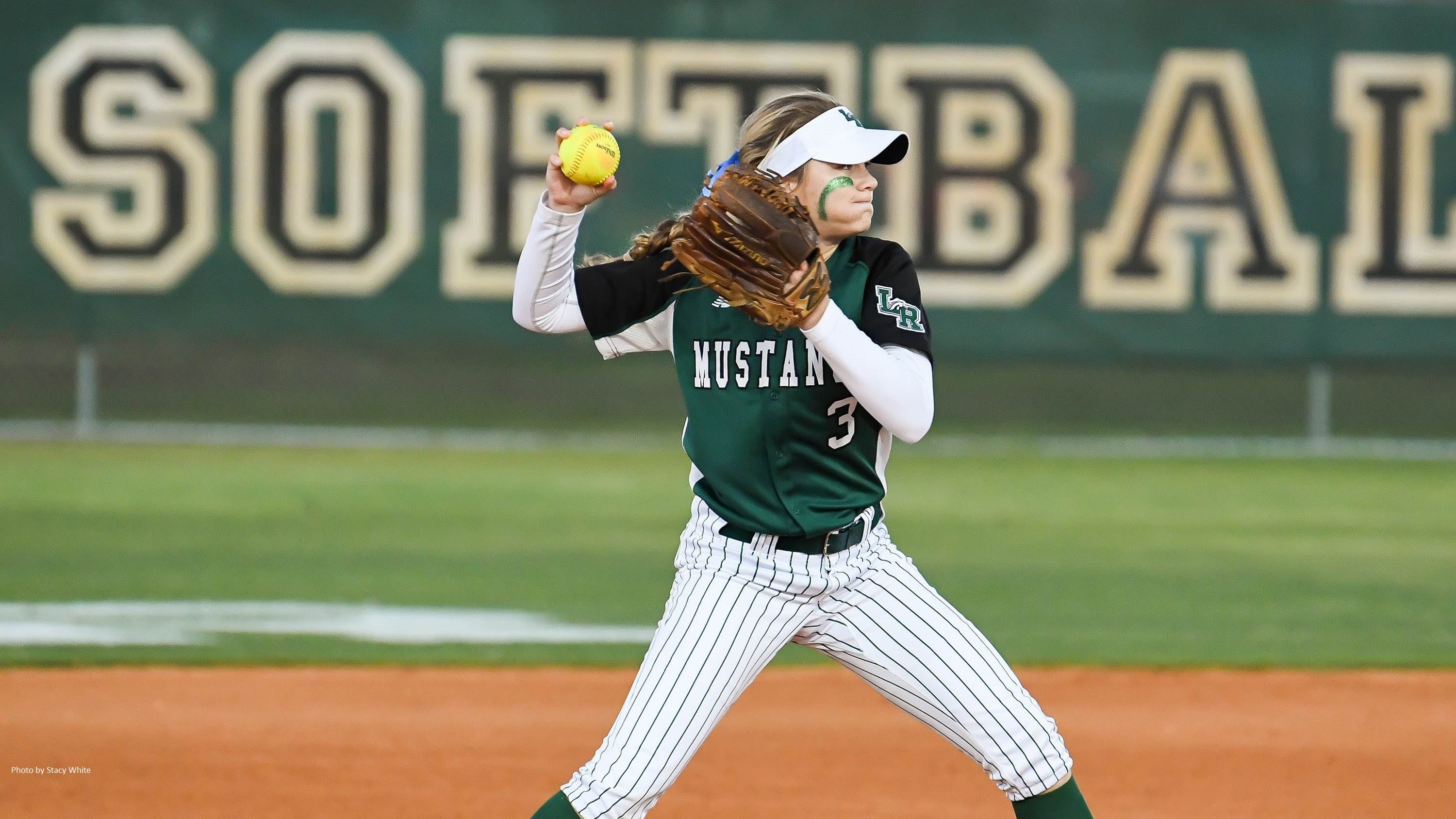 High school softball rankings: Florida, Texas postseason play heats up for 11 teams in MaxPreps Top 25
