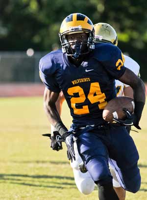 Imani Davis and Belen Jesuit can snag the Florida 6ADistrict 16 title by beating No. 16 Central.