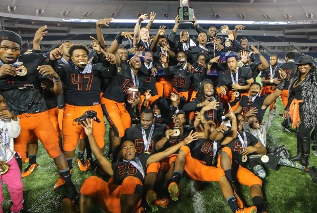No. 20 Booker T. Washington opened the 2015 with a 35-3 loss to No. 3 St. Thomas Aquinas but get a do-over attempt Aug. 27.