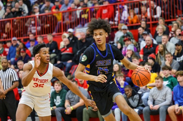 Loyola Chicago commit Miles Rubin drives to the basket in the Wolverines top 10 showdown against Imhotep Charter. (Photo: Jim Simmons)