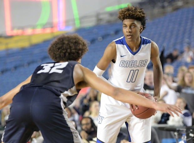 Jaden McDaniels surveys the floor during Washington's Class 4A state championship game in March.
