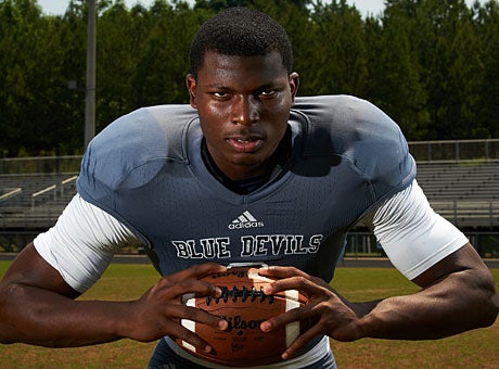 Lorenzo Carter is one of the top defensive linemen in Georgia heading into the 2013 season.