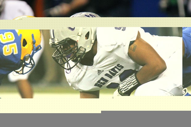 Defensive lineman Antonio McEwen is one of the big reasons why Ben Davis won its first state title since 2002 and was named the MaxPreps Indiana Team of the Week.