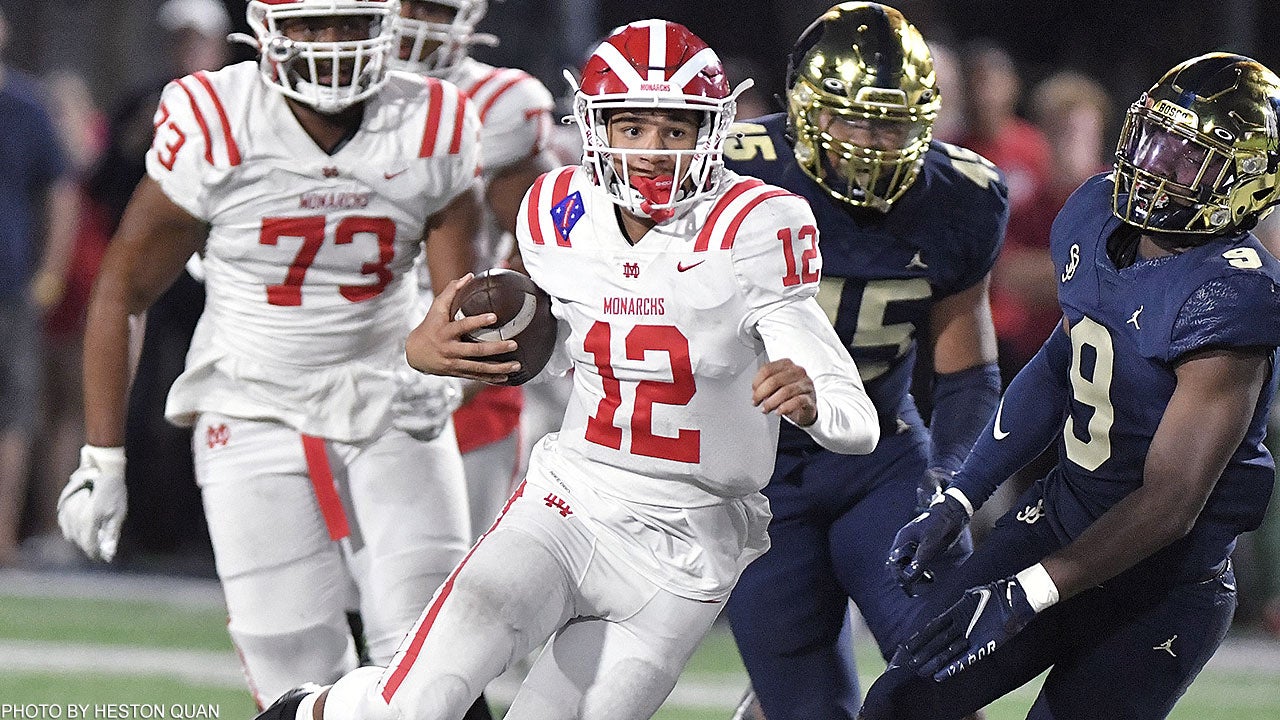 High school football: Sophomore quarterback Elijah Brown leads No. 1 Mater Dei past No. 3 St. John Bosco 42-21