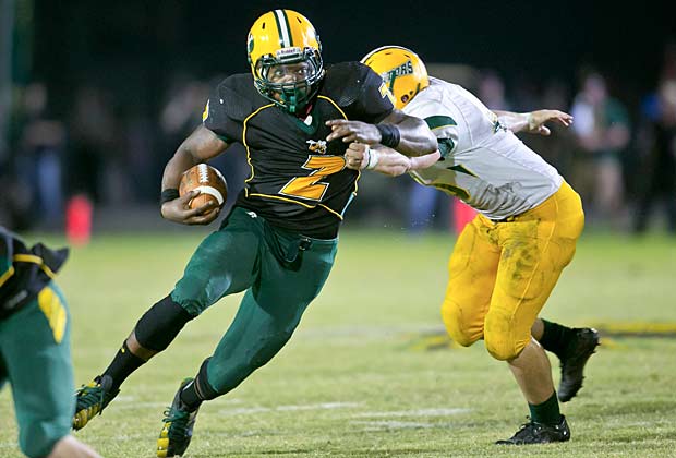 You'll be hearing a lot about Derrick Henry from now on, so we found 10 facts about him and the man he is chasing for the all-time rushing record, Ken Hall.
