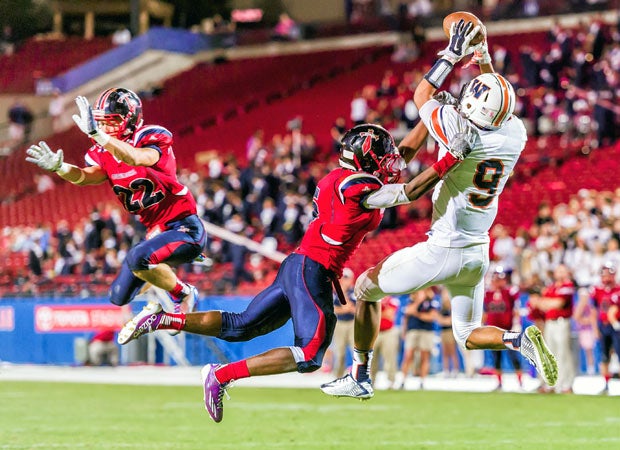Wakeland (Texas) receiver Justice Williams makes a leaping catch in front of two Centennial defenders.