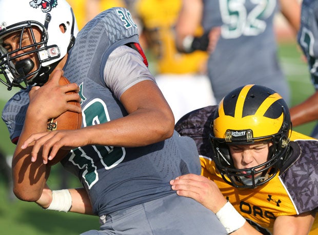 A Del Oro stops Helix Zeke Noa for a short gain. 