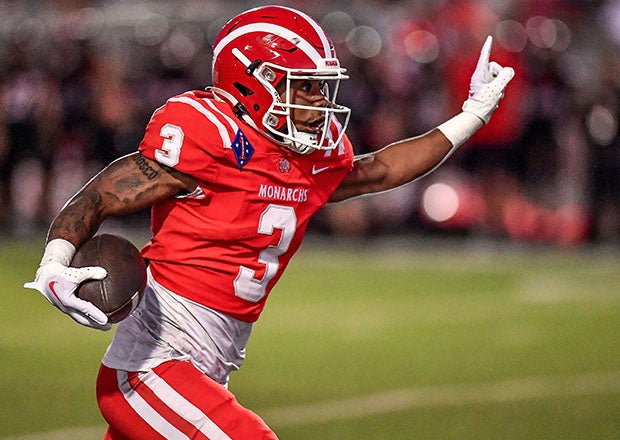 Mater Dei senior running back Ajon Bryant in action against Centennial. (Photo: Louis Lopez)