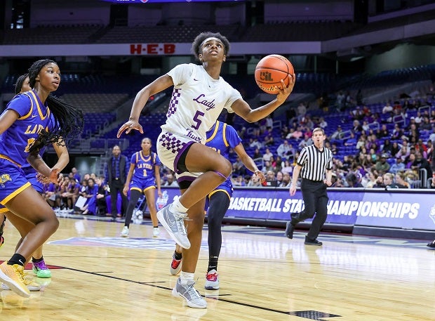 Ar'jayla Elder and No. 19 Lincoln (Dallas, Texas) are off to a 21-0 start this season with 11 of those wins coming by 20 points or more. (Photo: Robbie Rakestraw)