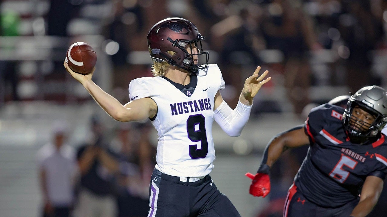 Lipscomb Academy quarterback Hank Brown has the led the Mustangs to an 8-0 record and a No. 17 spot in the MaxPreps Top 25. (Photo: Brandron Sumrall)
