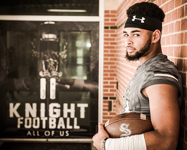 Linebacker Juan Henry Jr.