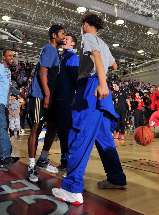 Gorman teammates celebrate with MaxPreps slam dunk champion Christian Popoola.