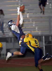 Smith tied the record Friday with 14catches and 211 yards to go with atouchdown reception.