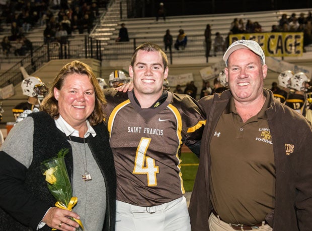 Riley Quinn flanked by his mother Cheryl and father Chris.