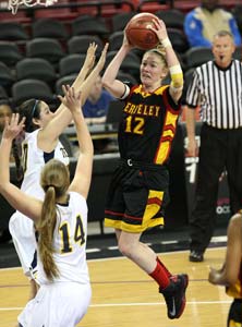 Berkeley's Rachel Howard dominated
in her team's decisive victory.