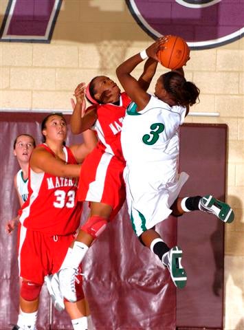 Mater Dei's Taylor Spears doesn't back down from Chelsea Gray (3).