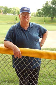 Larry Niemeyer's record for softballcoaching victories is the topunbreakable record.
