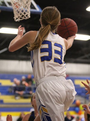 In addition to 1,000 volleyball kills, Lindquist also
has scored more than 1,000 points in basketball.
