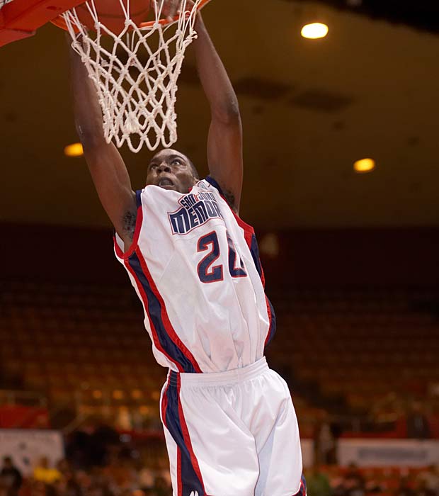 Pondexter and Brook Lopez were teammates at SJM.