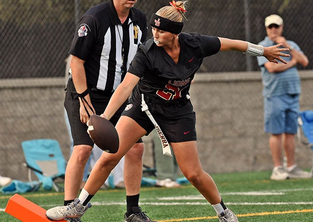 Sophomore quarterback Ava Van Heerde accounted for one touchdown in the big win for JSerra Catholic. (PHOTO: Ming Chung Lin)