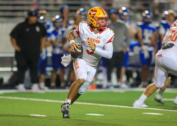 Ohio State commit Luke Fahey did just enough against a tough Santa Margarita defense to help Mission Viejo prevail in its season opener. (PHOTO: Rene Morales)