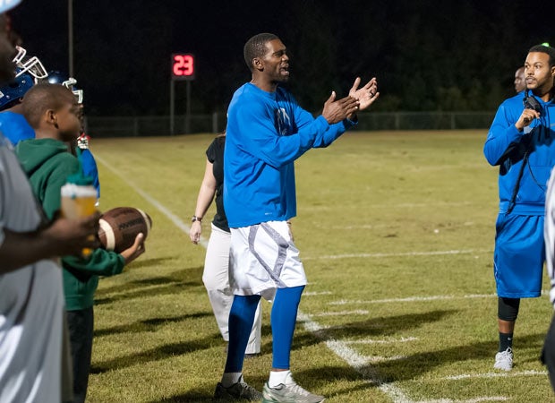 Randy Moss signals for a timeout during Thursday's game.