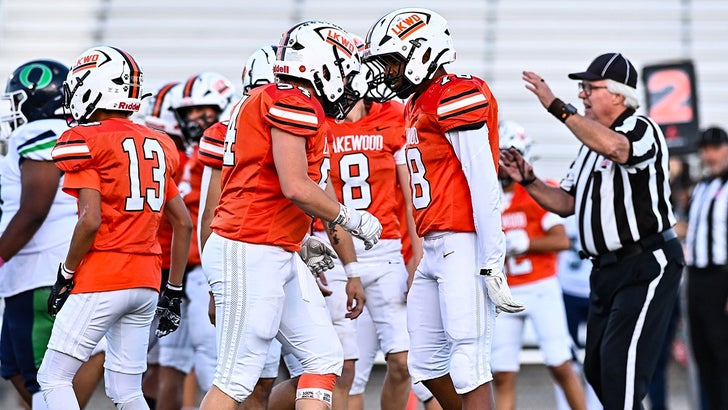 FOOTBALL: Long losing streaks end in 2025