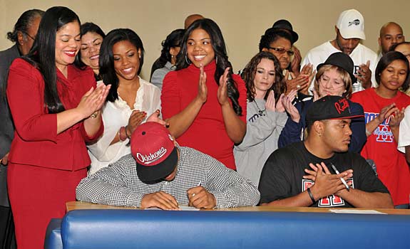 Sterling Shepard and his family share a special moment at Heritage Hall High School (Oklahoma City). His mother and other relatives applaud as he gives Oklahoma his John Hancock.