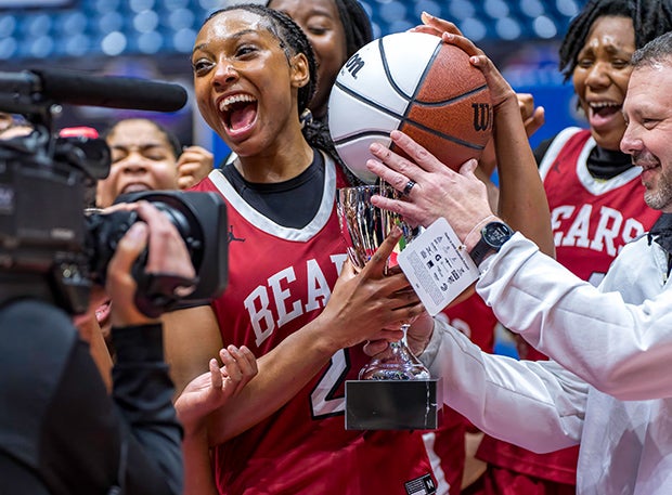 Stanford commit Hailee Swain had 30 points as Holy Innocents Episcopal upset No. 3 Hebron Christian 57-39 on Wednesday in the Georgia Private championship. (PHOTO: Luke Hamilton)