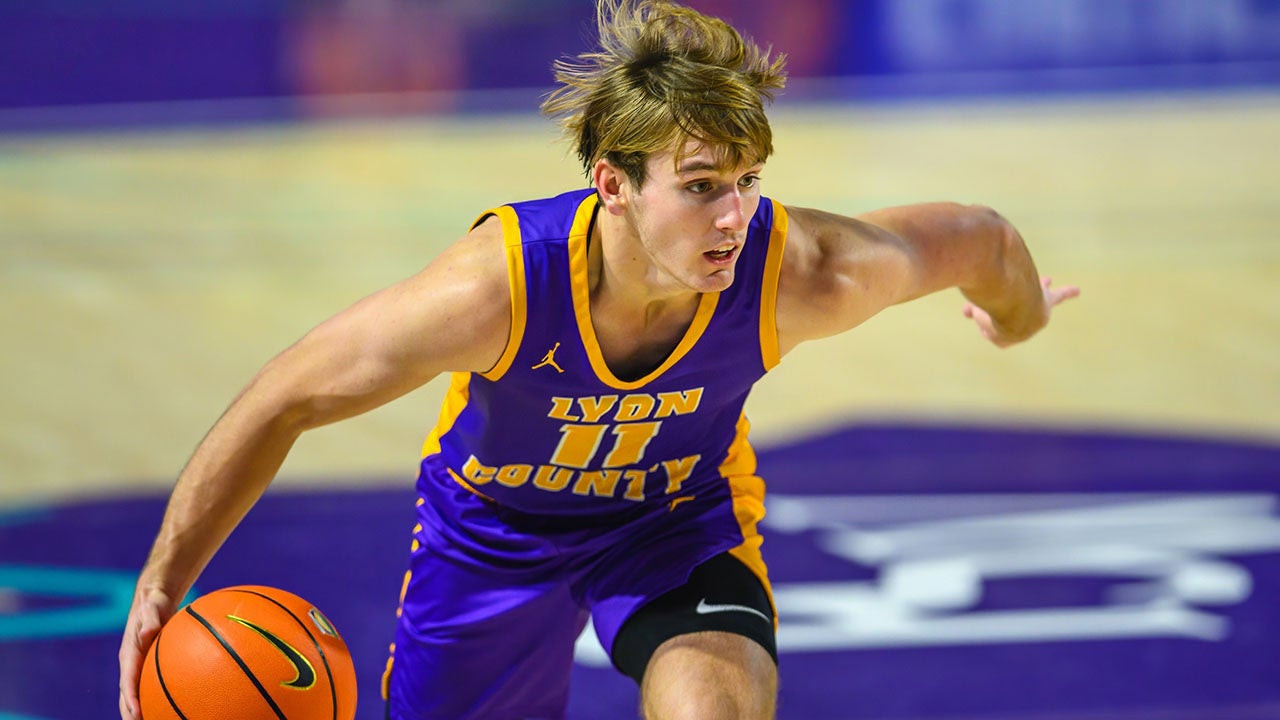 Travis Perry named 2023-24 Kentucky MaxPreps High School Basketball Player of the Year