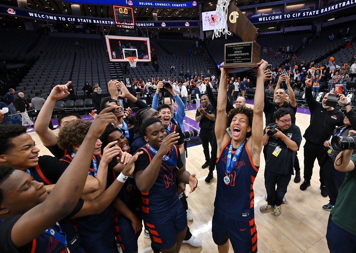 No. 2 Roosevelt celebrates after defeating No. 23 Archbishop Riordan 80-60 in the California Open Division championship. (PHOTO: David Steutel)