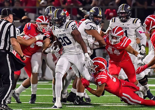 Cameron Jones runs for St. John Bosco in the first half of the Braves' game against Mater Dei.
