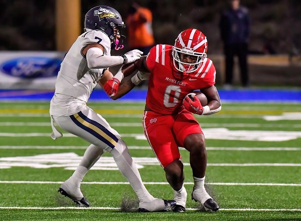 Mater Dei's Jordon Davison runs for tough yards in the Monarchs' 17-7 win over No. 1 St. John Bosco on Friday.