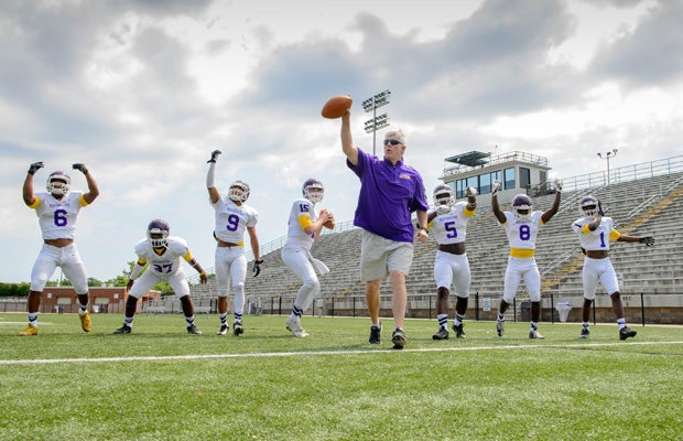 New head coach David Pierce has several key returning starters from a 14-1 team last season.