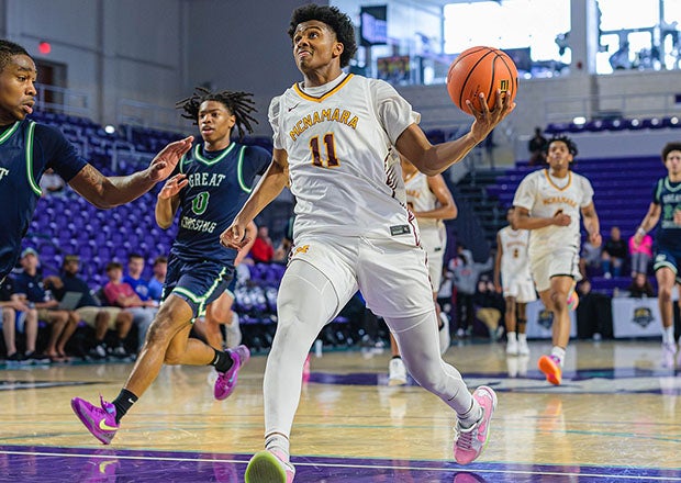 Top 20 senior Qayden Samuels was a MaxPreps Junior All-America honorable mention selection after averaging 23.0 points and 5.3 rebounds per game last season. (PHOTO: Eugene Alonzo)