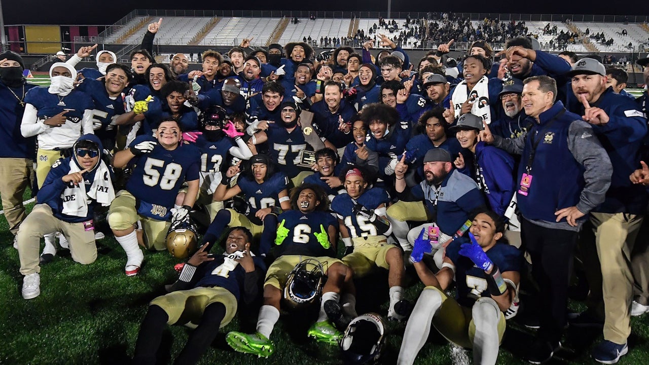 California high school football: Mater Dei Catholic finishes off unbeaten season with 34-25 2-AA title win over Central Catholic