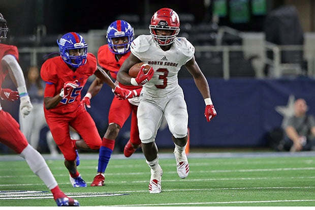 Zach Evans runs away from defenders in the 2018 Texas Class 6A Division 1 state championship game.