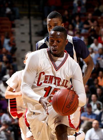Jerome Parkins and Bridgeport Central (Bridgeport, Conn.)
have momentum heading into MaxMadness.