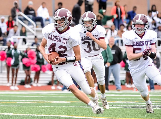 Andrew DeSantis (42) scored two touchdowns on offense in his final high school game.