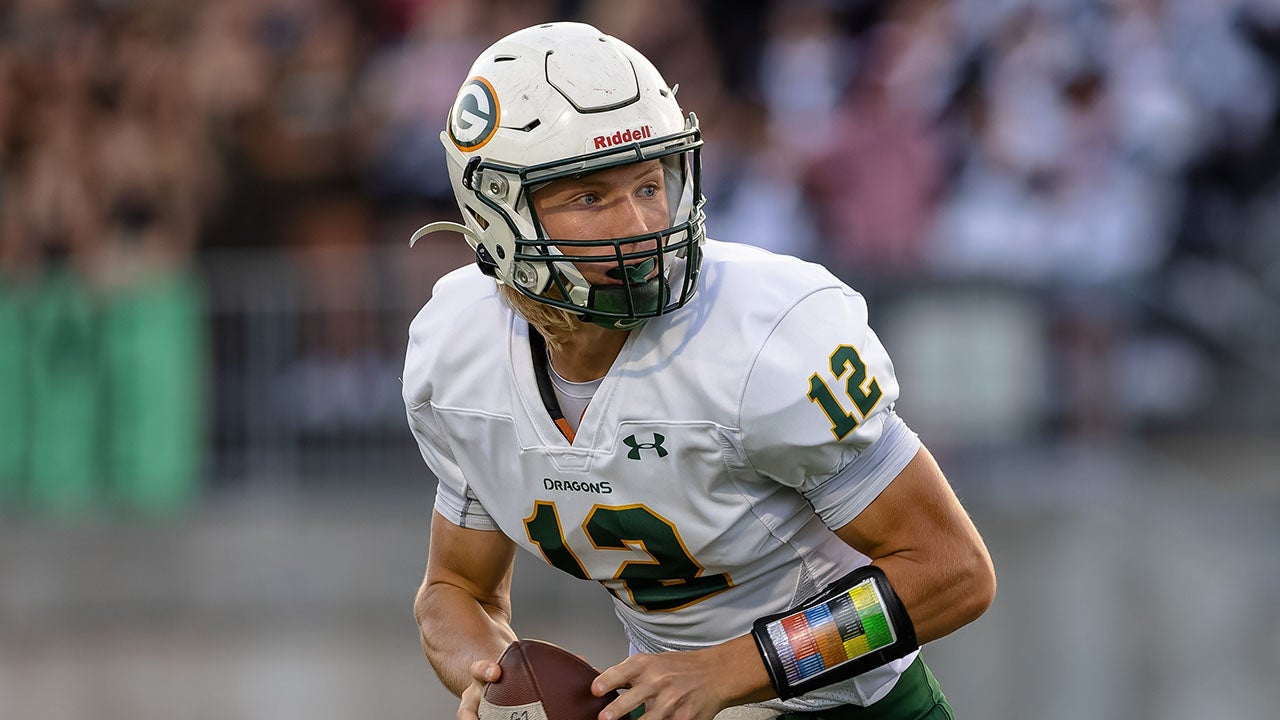 Zane Flores named 2022 MaxPreps Nebraska High School Football Player of the Year