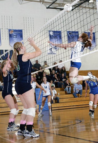 ThunderRidge (left) battles Doherty last year.