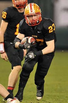 Dallas Kessman was a bright spot for
Mission Viejo with 102 yards rushing
and two touchdowns.