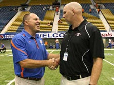 Hamilton coach Steve Belles (right)
makes friends where ever he goes. 