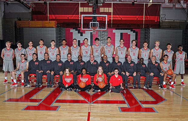 2017-18 Mater Dei basketball team and staff