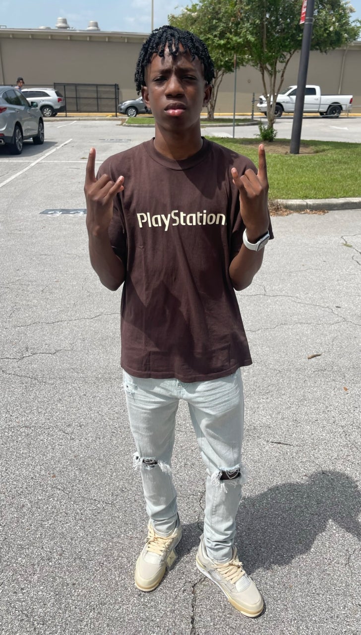 Derek  Singleton
