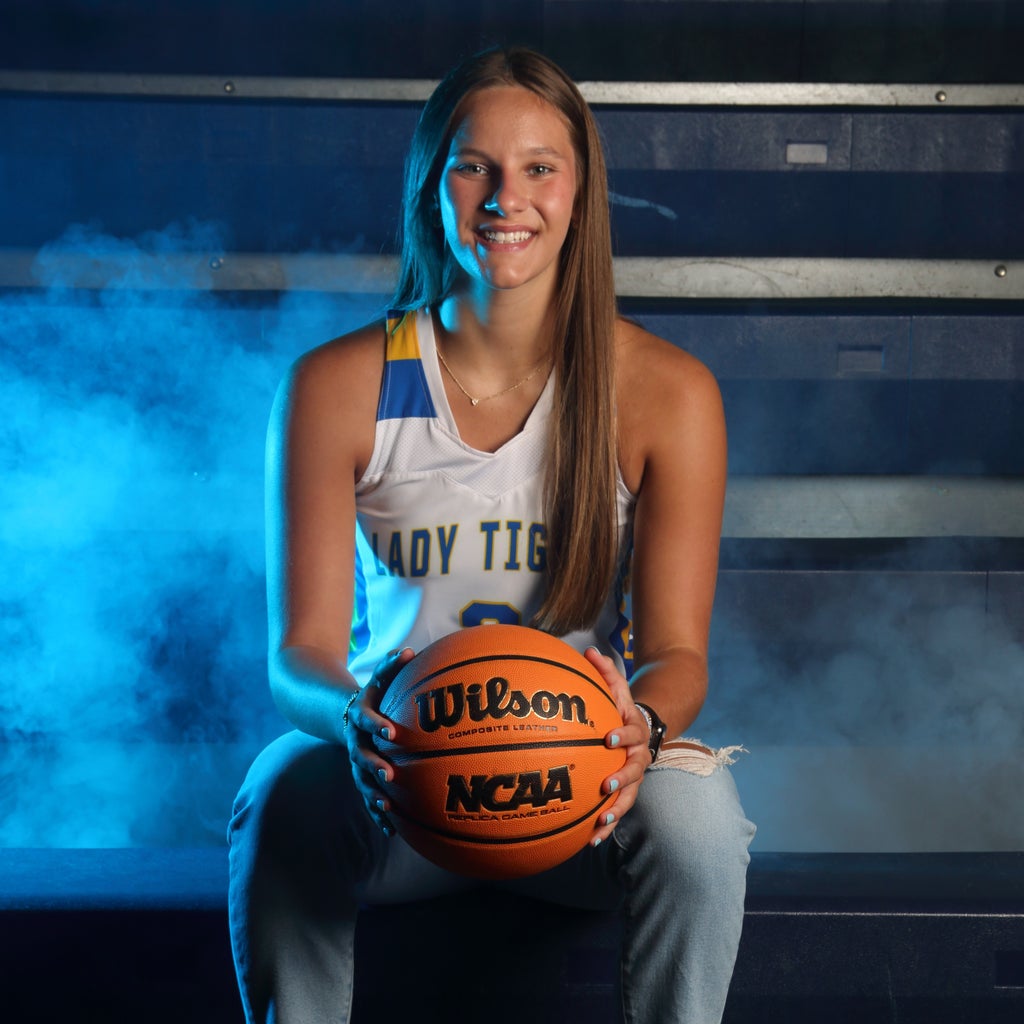 Holly Warren mugshot